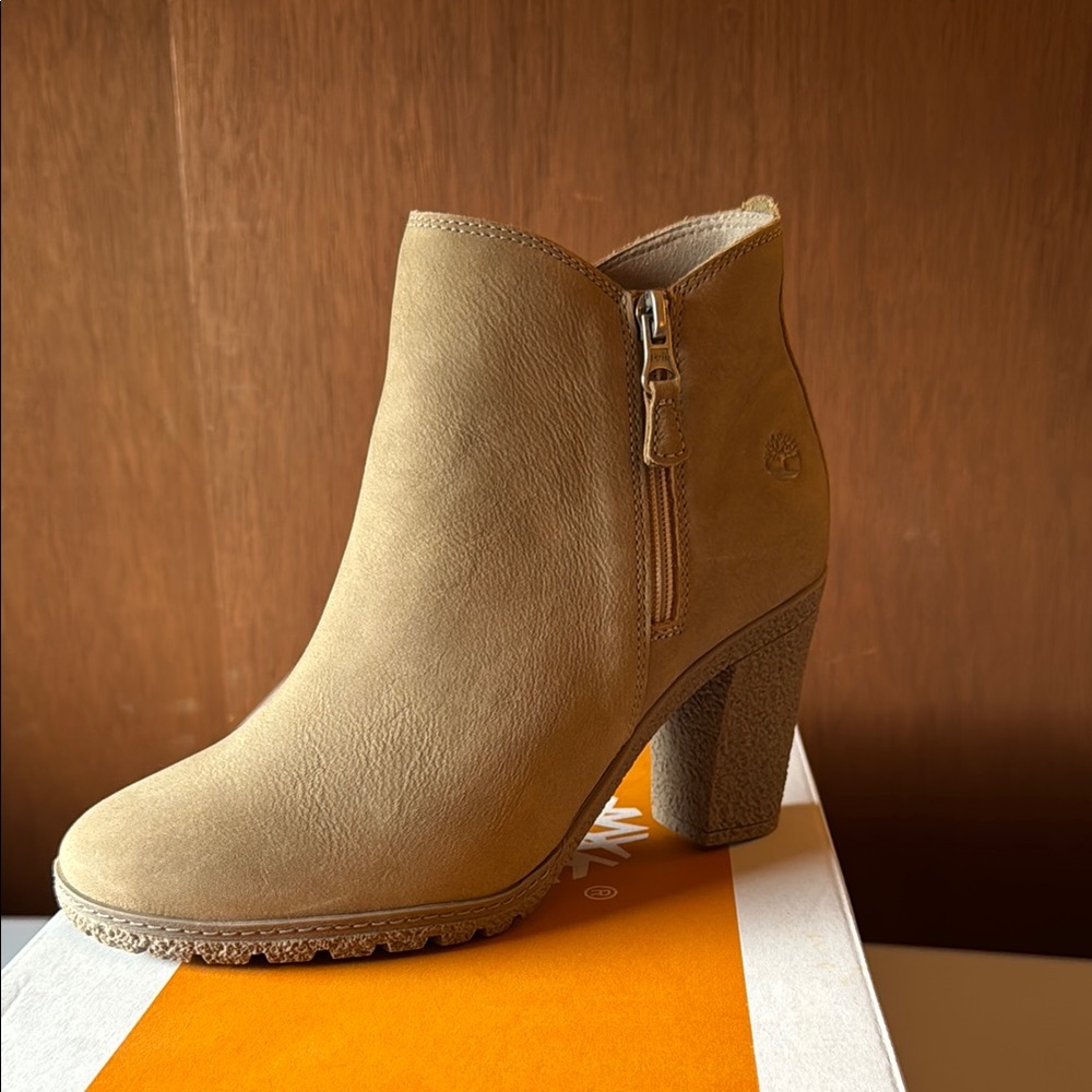 Timberland Women's Taupe Ankle Boots - NEVER WORN